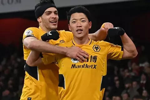 كريستال بالاس يضع عينه على "ثور" وولفرهامبتون